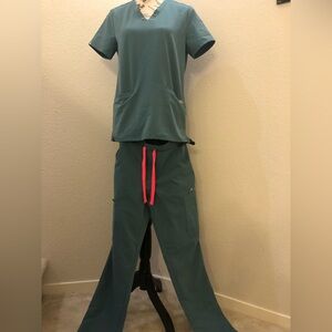 FIGS Scrubs Set XS
